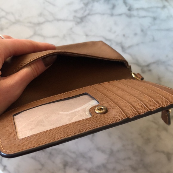 Michael Kors phone wallet, great condition - Picture 4 of 4